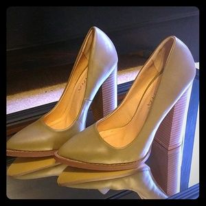 Olive closed toe Heels